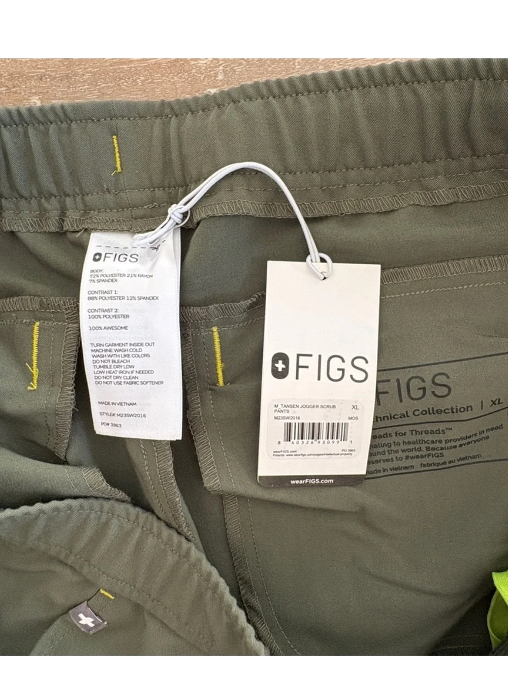NWT FIGS Mens Scrub Set Chisec Top and Tansen Jogger Pants XL Moss Green